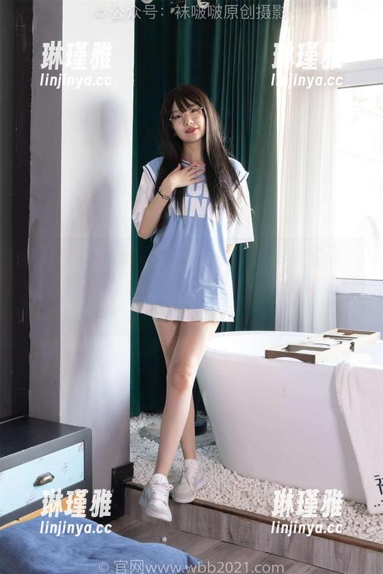 BoBoSocks袜啵啵-小甜豆 BoBoSocks袜啵啵 - 人字拖vs小甜豆:谁更能抓住你的目光?原图可能会让你停留哦