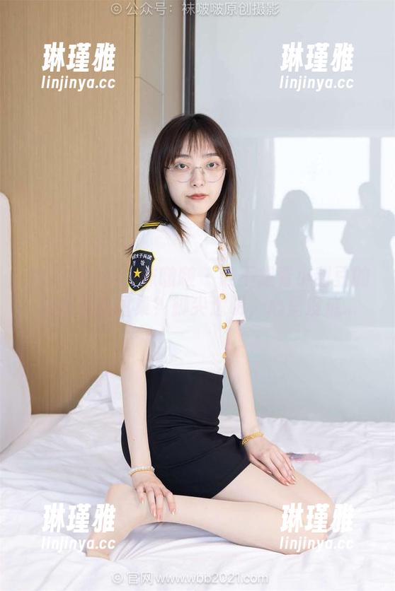 BoBoSocks袜啵啵 - 谁不想看小甜豆的油亮灰丝图集？脚尖透明，心里没底...