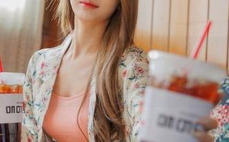 精选Bomi(普美)的花嫁cos：哎呀，这一裙子让我想到什么呢？