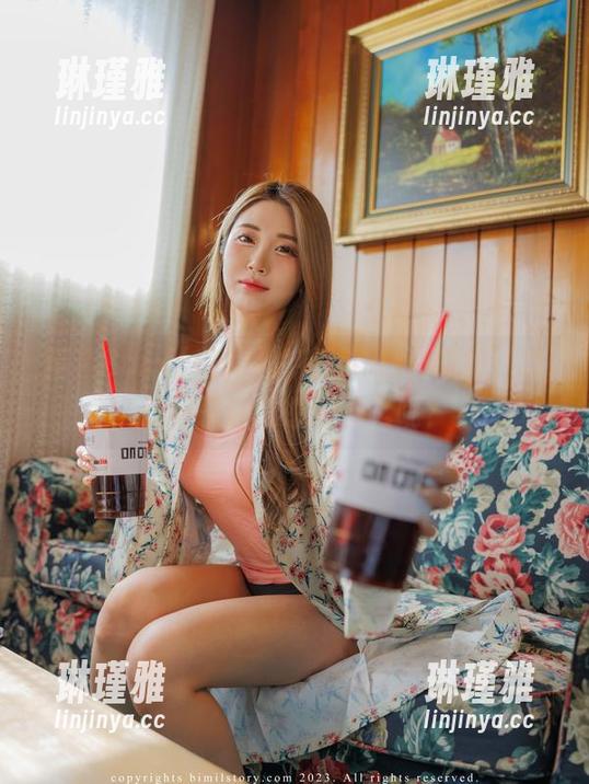 精选Bomi(普美)的花嫁cos：哎呀，这一裙子让我想到什么呢？