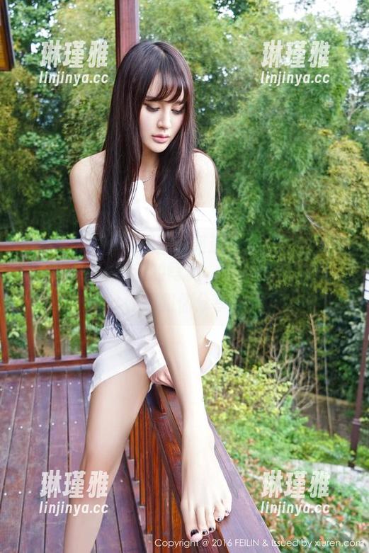 Feilin嗲囡囡 - 当白裙遇上Hana妹：一场低调却又清新的写真，其实还有更多资源想和你分享。