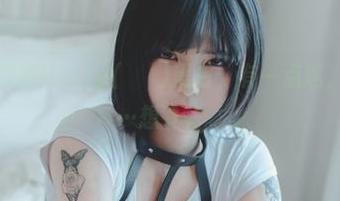 一探图库里的Hizzy(히지)黑白，有一点迷，有一点……想下载。