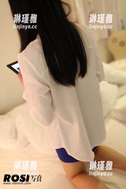 ROSI - 开启一场白色迷局：杨晨晨的私拍写真实