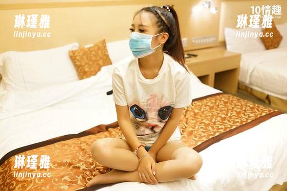 ROSI白色丝袜写真合集，轻松带你开启“白腿无际”之旅！
