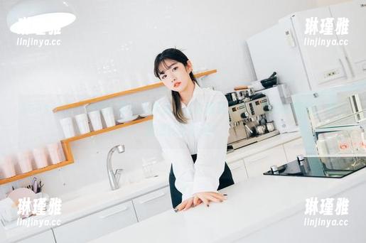 Sonson(손손)的高清女仆作品，让人想起了那熟悉的咖啡馆，嗨，想喝杯拿铁吗？