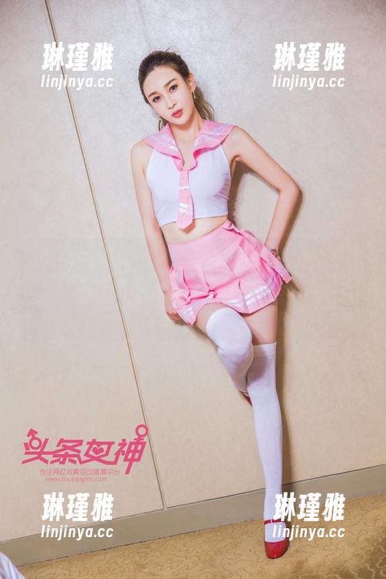 TouTiao头条女神 - 月音瞳这款白衬衫原图，照片шикарно！但是我还是忍不住想跑偏。