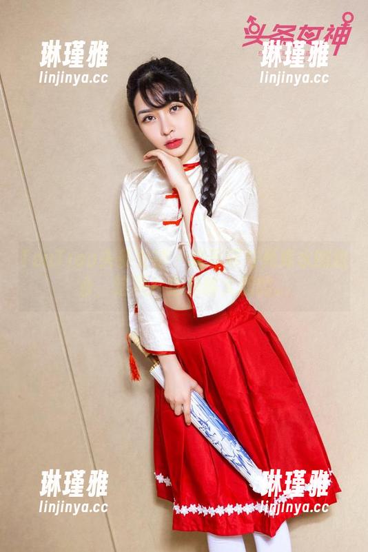 TouTiao头条女神-穆菲菲 TouTiao头条女神 - 穆菲菲与死库水的结合,这照片也是够大胆的。
