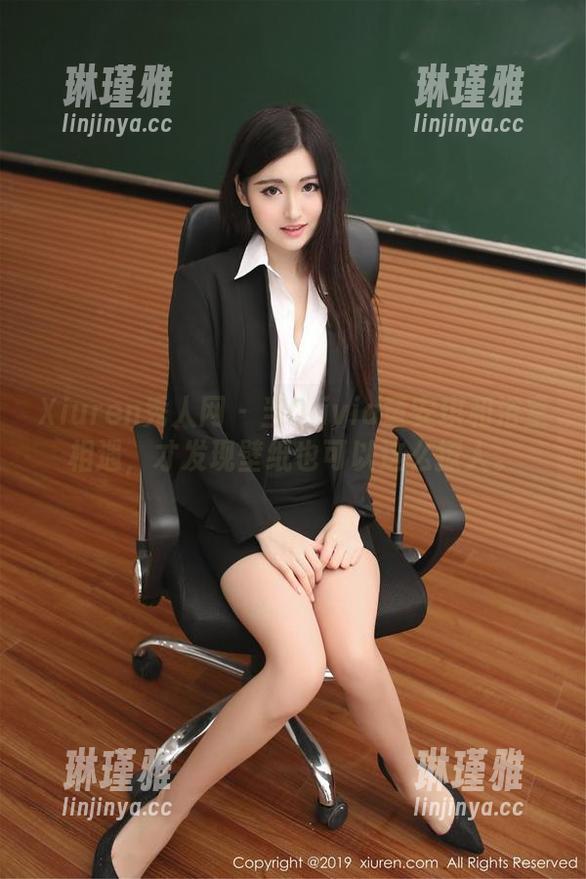 Xiuren秀人网-Olivia童安琪 Xiuren秀人网 - 当Olivia童安琪和浴室相遇,才发现壁纸也可以这么撩人。