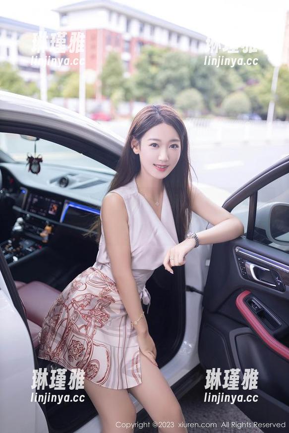 Xiuren秀人网 - 徐莉芝Botty的夏天写真，我想一直“看下去”