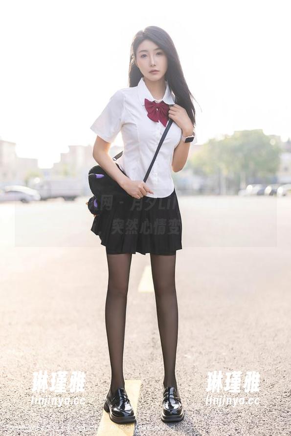 Xiuren秀人网-月夕Lily Xiuren秀人网 - 月夕Lily短裤图集又再一次更新,突然心情变得复杂了。