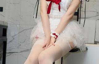 Xiuren秀人网 – 谁说毛衣只能保暖？李雅柔182CM用这一张图片教你：下载走起！