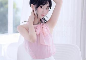 Xiuren秀人网 – 草莓zz的女孩，干脆无圣光，只求这份真实。