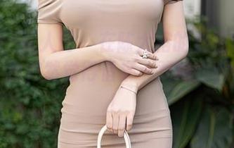 Xiuren秀人网 – 在陈大榕的长腿写真图册里，我突然觉得借来一双她的腿也不错！