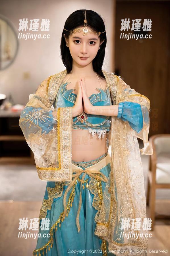 Xiuren秀人网 - 我又发现了龙雪儿的另一件礼服，更新后的图片惊艳得让我想说点啥。