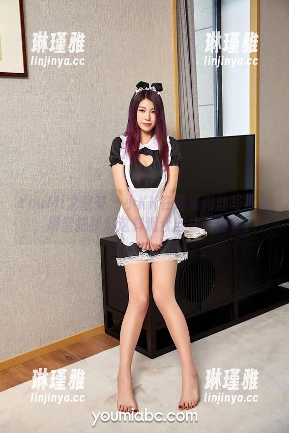 YouMi尤蜜荟-小KK YouMi尤蜜荟 - 小KK在高清肉丝写真里,明显把我们这群观众当成了食客。