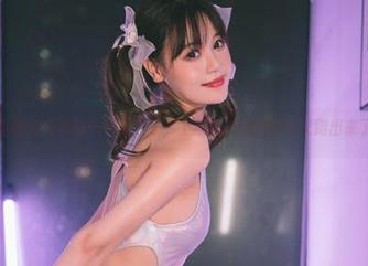 想着保持低调的千反田鹿子，上新黑白原图转身又跑出来了！