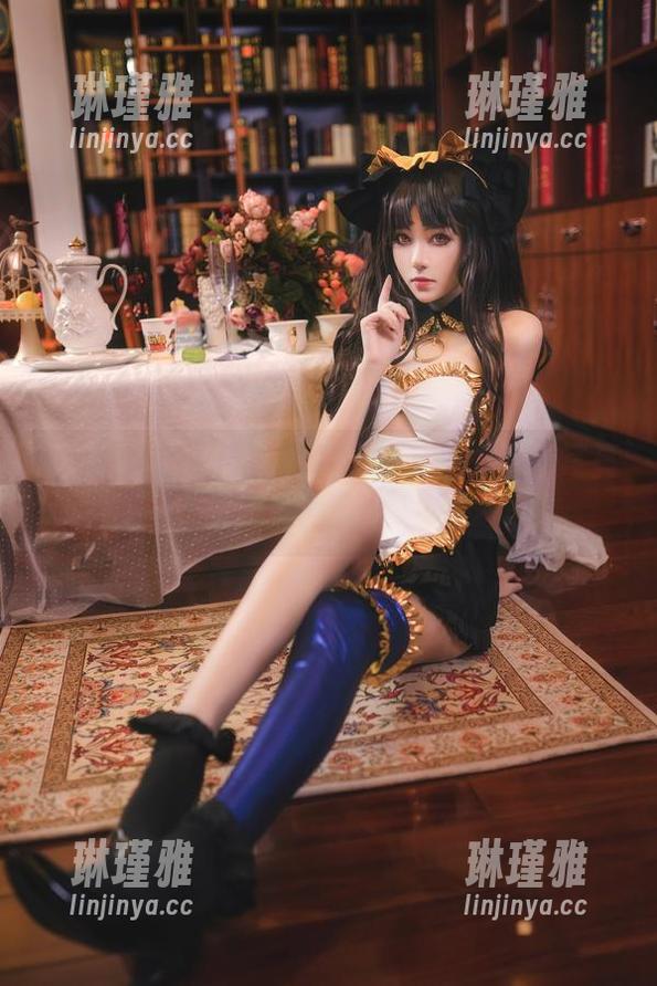 南桃Momoko 南桃Momoko赋予泳衣新生命的最新写真集,准备好了吗?
