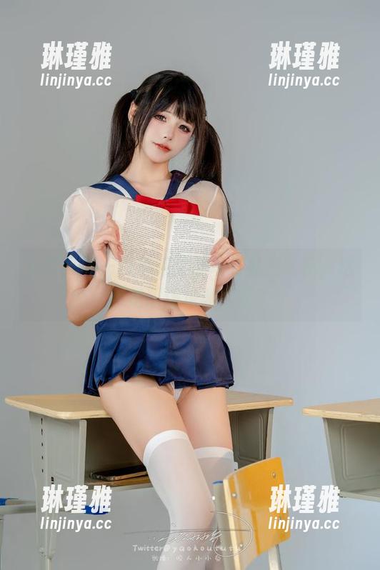 更新！咬一口兔娘总裁攻略私密写真，这不是职场培训指南？