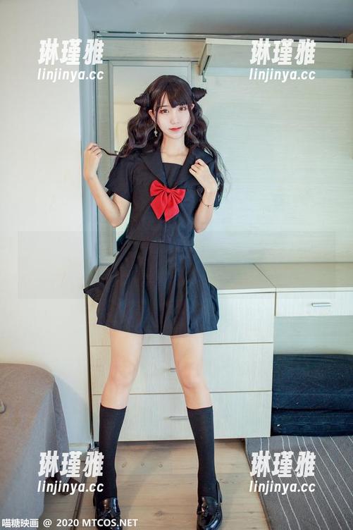 春季JK制服，看了喵糖映画的写真，心里忍不住想：我也要穿！