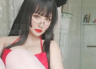 新鲜出炉，夏鸽鸽不想起床的图册，约尔太太泳衣好像在窃窃私语，哈哈，这是什么情景？