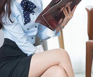 头条女神 – 我觉得白一晗的白衬衫图包很值得一看，除了图案，就是那种慵懒帅气，不多说。