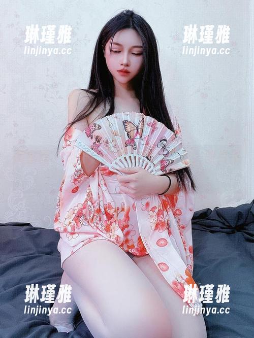 微密圈 - 姐姐Lalion的粉色睡衣，图片里似乎藏着小秘密！