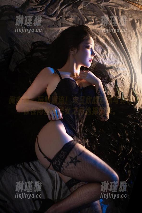 微密圈 - 玩转潮流！宋昱欣的最新写真让你在肉丝与美女之间选择困难。