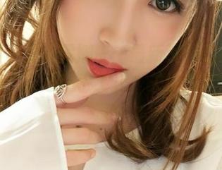 黑丝与小女巫露娜——最新资源变身职场风向标，谁还在乎工作，关注气氛才是王道！