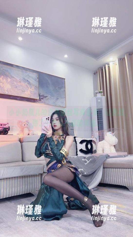 小小奶瓶儿的白色蕾丝写真合集，让我想到了一种说不清的美感...
