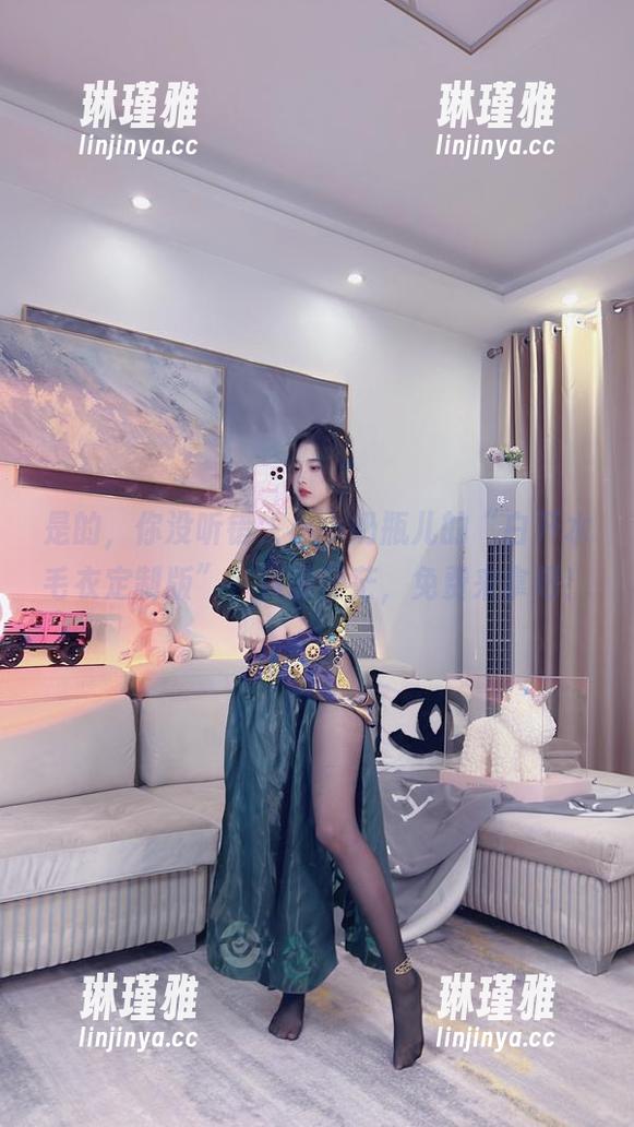 是的，你没听错，小小奶瓶儿的“白开水毛衣定制版”，资源茫茫，免费来拿吧！