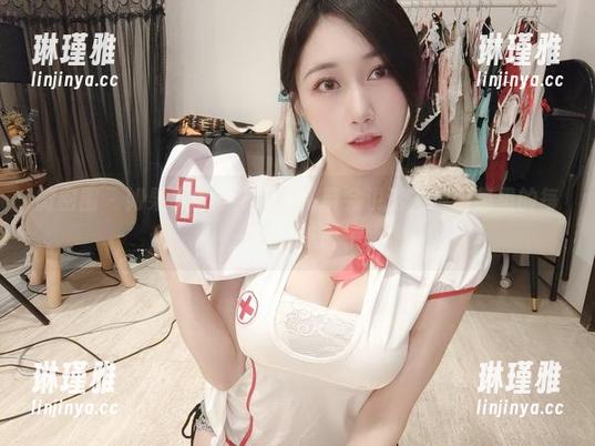 小玉吃果冻 微密圈 - 如果小玉吃果冻的吊带会说话,那图集里的每一张都是段子