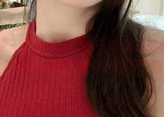 微密圈 – 教室情怀，小玉吃果冻的图包可以，各种姿势看得我…下载不下载呢？