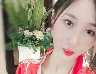 微密圈 – 小玉吃果冻的隐秘与白色：套图分享，时而清透，时而迷离