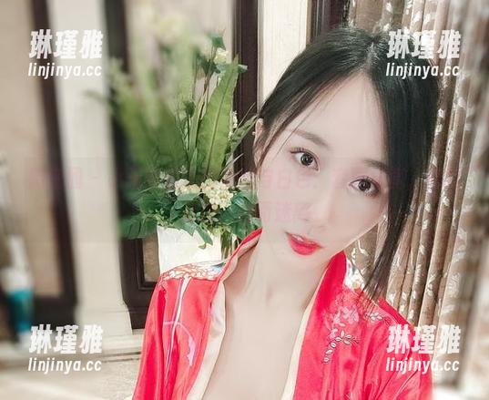 小玉吃果冻 微密圈 - 小玉吃果冻的隐秘与白色:套图分享,时而清透,时而迷离