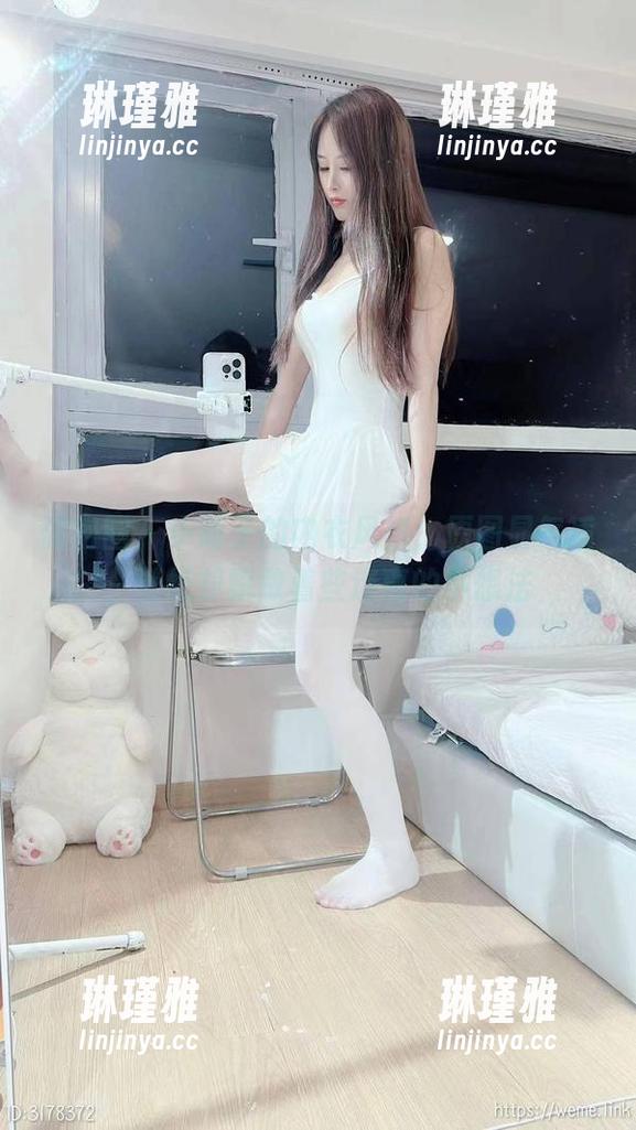 小萌子 微密圈 - 小萌子的内衣风格,原图显气质,壁纸却飘散着些迷离的小想法