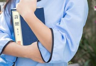 尤果网 – 一条牛仔裤也能拍得如此上档次，张之龄高清显露出穿着的玄机。