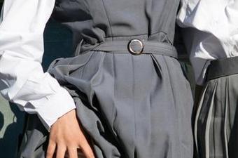 尤果网 – 谁说礼服只适合红毯？赵佳琪的美图精选教你怎么在家“高贵”地喝水！