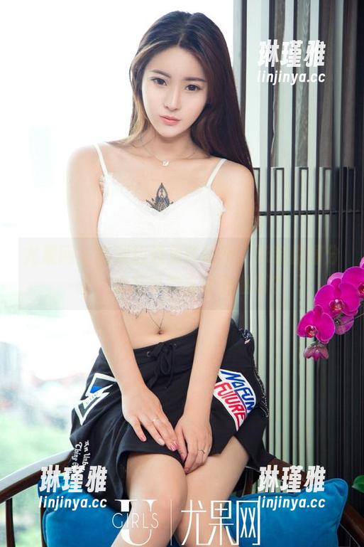 尤果网-陈幼伊 尤果网 - 在湖边遇见陈幼伊,泳装原图分享,水草可能在窃窃私语?