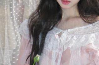 不止是樱花，怡子yiii的COS也开得热闹非凡！