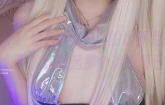新鲜出炉！摇摇乐yoyo的比基尼原图，让人不禁联想起那个炎炎夏日。