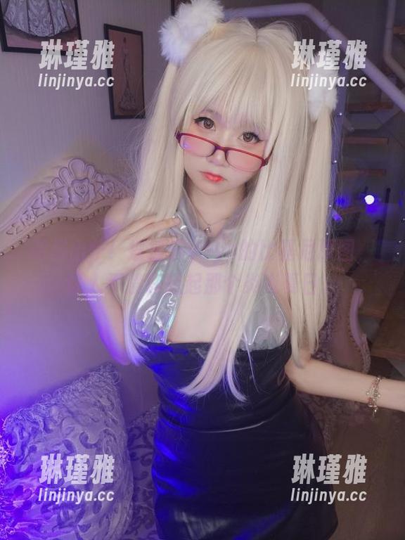 摇摇乐yoyo 新鲜出炉!摇摇乐yoyo的比基尼原图,让人不禁联想起那个炎炎夏日。