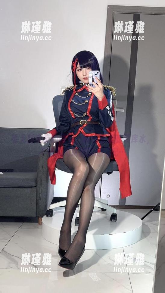 无影喵喵 看无影喵喵的图包,训练室里的死库水,不懂就问这胸前的搭配…