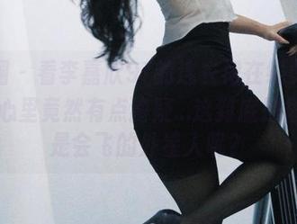 微密圈 – 看李嘉欣97的连衣裙在线美图，我的心里竟然有点猹疑…这到底是裙子还是会飞的外星人呢？