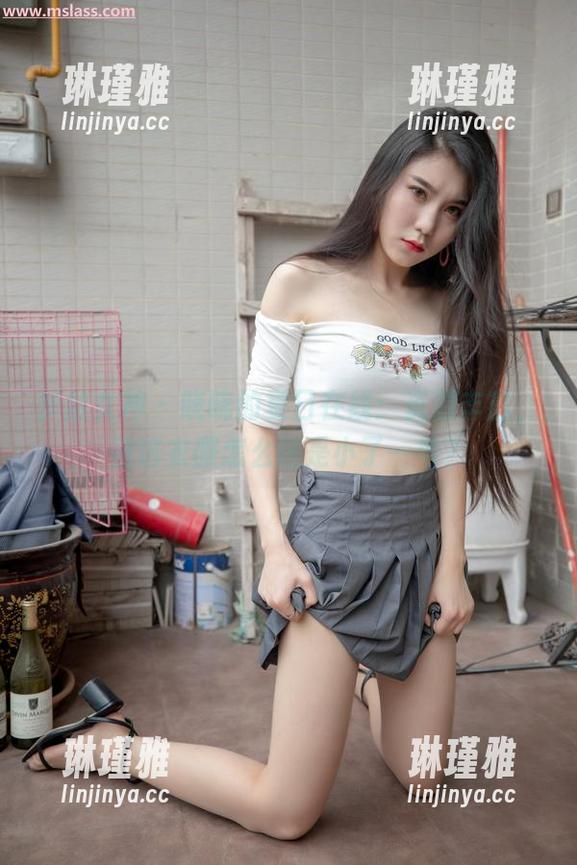 梦丝女神 - 晓晓的夏日在线：资源丰富，但这衣服怎么还是小了一号？