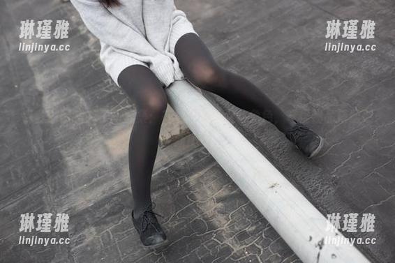 森萝财团 - 卉子写真集：在黑丝里的女仆角色，奇怪物品搭配更新ing！