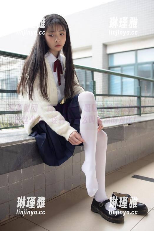 森萝财团-吸吸 森萝财团 - 精选作品:吸吸让铁轨边的JK白丝少女,诠释了什么叫强烈的对比!