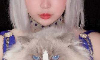 从缝线到姿态，椒妮佐仁的旗袍写真就是这么一场视觉游戏！
