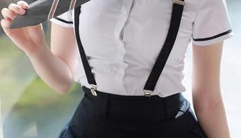 模范学院 – 夏天到了，兜豆靓Youlina的美图让我觉得自己几乎要被晒成焦糖了。