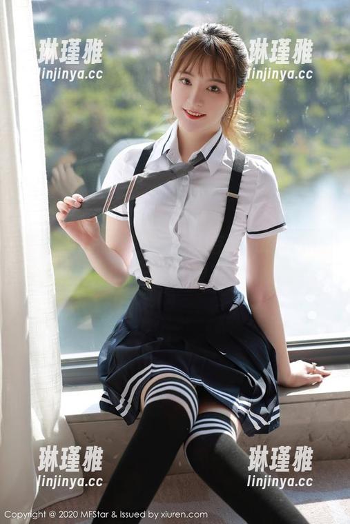 模范学院-兜豆靓Youlina 模范学院 - 夏天到了,兜豆靓Youlina的美图让我觉得自己几乎要被晒成焦糖了。
