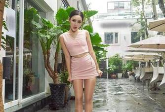 爱丝 – 何冉的私房美图，以水晶亮丝作调料，搭配得真叫人流连忘返。